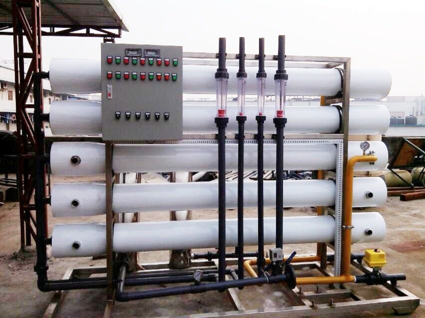 工業(yè)一級(jí)反滲透設(shè)備.jpg
